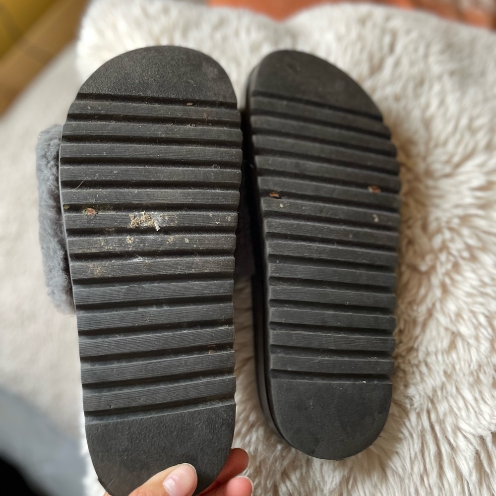 Slippers - Picture 3 of 3